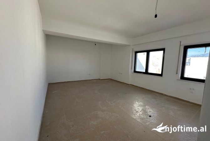 Shtepi ne shitje Apartament ne Tirane, 1+1, Mobilimi Bosh, pa mobiluar, Pagesa 103,000  Euro.