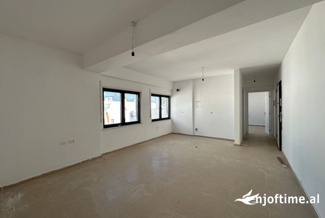 Shtepi ne shitje Apartament ne Tirane, 1+1, Mobilimi Bosh, pa mobiluar, Pagesa 103,000  Euro.