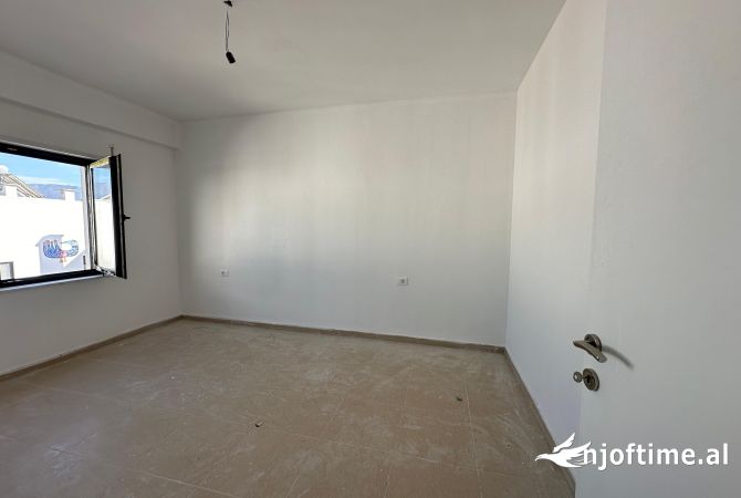 Shtepi ne shitje Apartament ne Tirane, 1+1, Mobilimi Bosh, pa mobiluar, Pagesa 103,000  Euro.