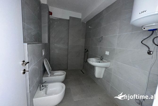 Shtepi ne shitje Apartament ne Tirane, 1+1, Mobilimi Bosh, pa mobiluar, Pagesa 103,000  Euro.