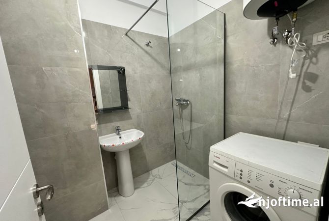 Shtepi me qera Apartament ne Tirane, 2+1, Mobilimi E mobiluar, Pagesa 50,000  Leke.