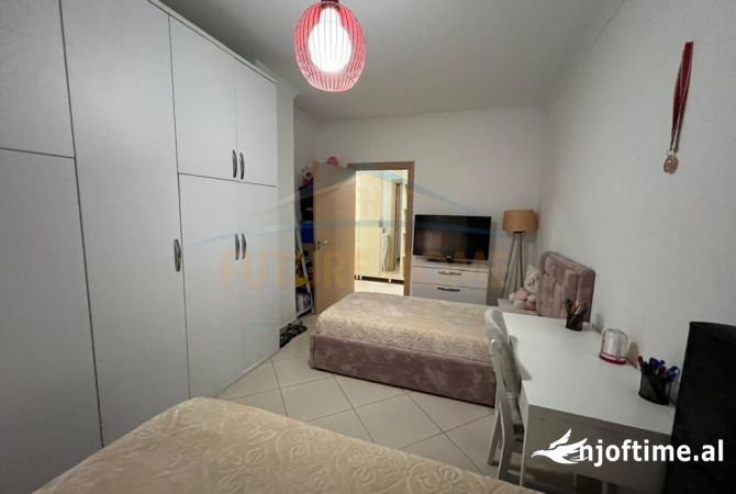 Shtepi ne shitje Apartament ne Tirane, 2+1, Mobilimi E mobiluar, Pagesa 170,000  Euro.