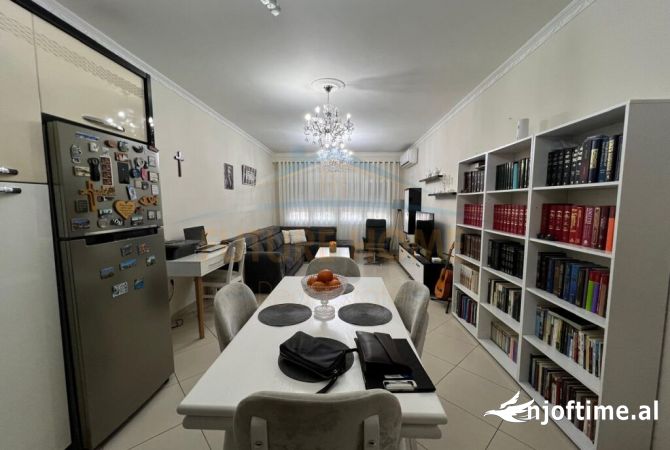 Shtepi ne shitje Apartament ne Tirane, 2+1, Mobilimi E mobiluar, Pagesa 170,000  Euro.
