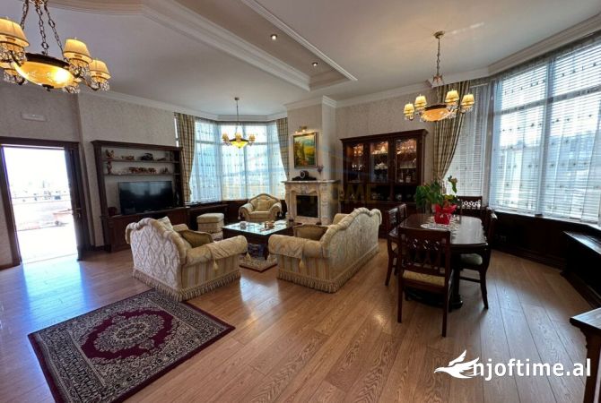 Shtepi ne shitje Penthose(kati i fundit panoramik) ne Tirane, 4+1, Mobilimi E mobiluar, Pagesa 570,000  Euro.