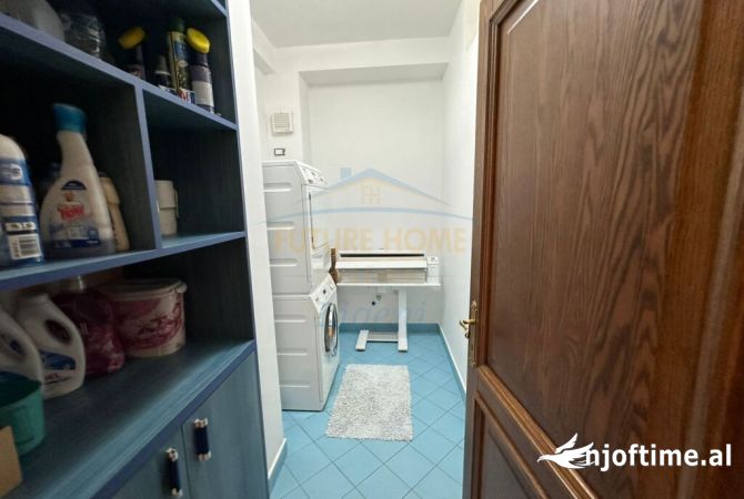 Shtepi ne shitje Penthose(kati i fundit panoramik) ne Tirane, 4+1, Mobilimi E mobiluar, Pagesa 570,000  Euro.