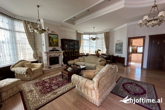 Shtepi ne shitje Penthose(kati i fundit panoramik) ne Tirane, 4+1, Mobilimi E mobiluar, Pagesa 570,000  Euro.