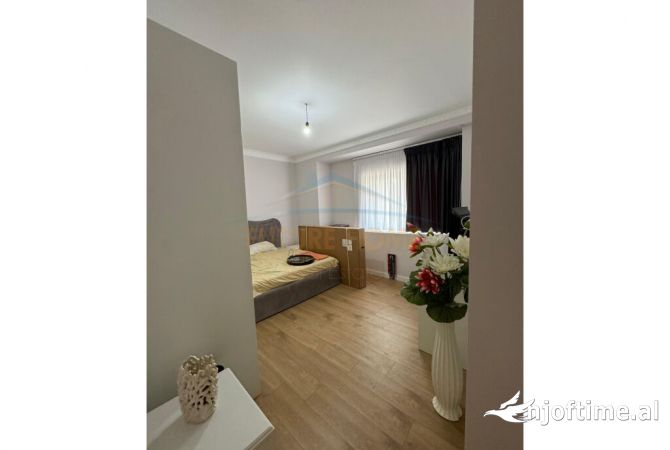Shtepi ne shitje Apartament ne Tirane, 2+1, Mobilimi E mobiluar, Pagesa 290,000  Euro.