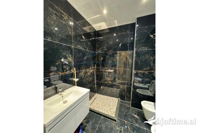 Shtepi ne shitje Apartament ne Tirane, 2+1, Mobilimi E mobiluar, Pagesa 290,000  Euro.