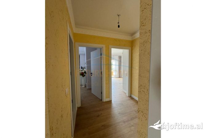 Shtepi ne shitje Apartament ne Tirane, 2+1, Mobilimi E mobiluar, Pagesa 290,000  Euro.