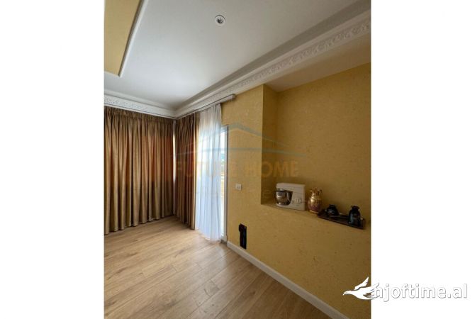 Shtepi ne shitje Apartament ne Tirane, 2+1, Mobilimi E mobiluar, Pagesa 290,000  Euro.