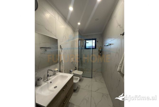Shtepi ne shitje Apartament ne Tirane, 2+1, Mobilimi E mobiluar, Pagesa 210,000  Euro.