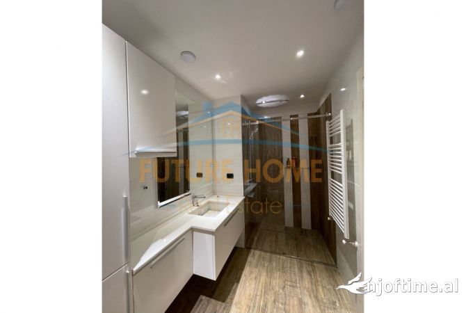 Shtepi ne shitje Penthose(kati i fundit panoramik) ne Tirane, 2+1, Mobilimi E mobiluar, Pagesa 280,000  Euro.