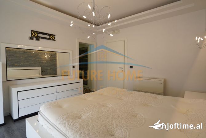 Shtepi ne shitje Penthose(kati i fundit panoramik) ne Tirane, 2+1, Mobilimi E mobiluar, Pagesa 280,000  Euro.