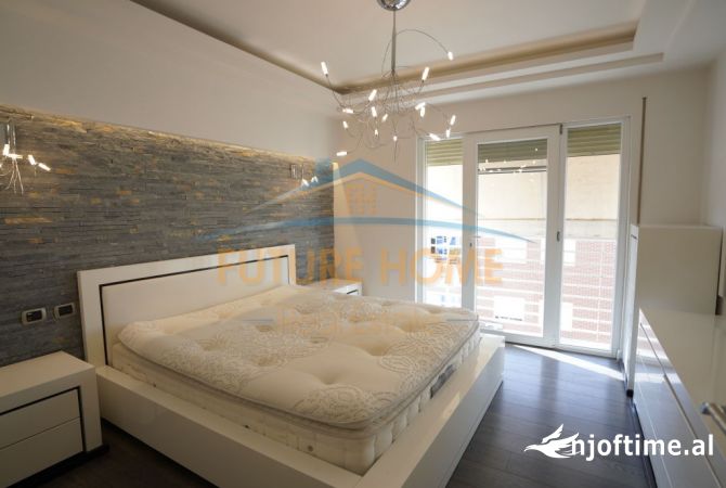Shtepi ne shitje Penthose(kati i fundit panoramik) ne Tirane, 2+1, Mobilimi E mobiluar, Pagesa 280,000  Euro.