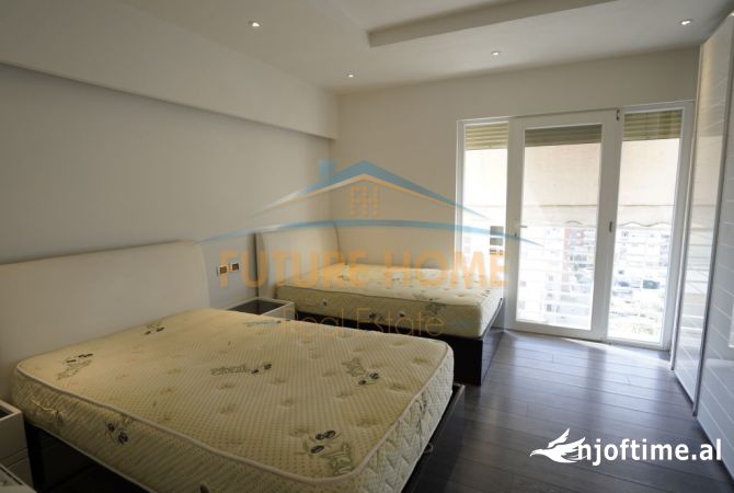 Shtepi ne shitje Penthose(kati i fundit panoramik) ne Tirane, 2+1, Mobilimi E mobiluar, Pagesa 280,000  Euro.