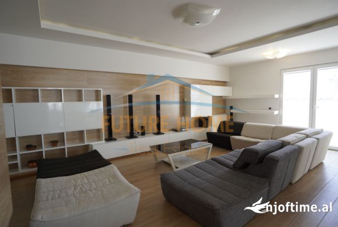 Shtepi ne shitje Penthose(kati i fundit panoramik) ne Tirane, 2+1, Mobilimi E mobiluar, Pagesa 280,000  Euro.