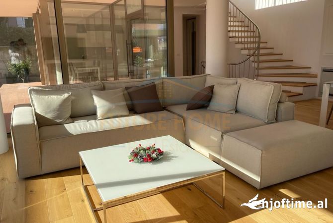Shtepi ne shitje 7+1 ne Tirane - 950,000 Euro