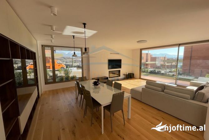 Shtepi ne shitje Vila Luksoze ne Tirane, 7+1, Mobilimi Bosh, pa mobiluar, Pagesa 950,000  Euro.