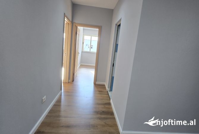 Shtepi ne shitje Apartament ne Tirane, 2+1, Mobilimi Bosh, pa mobiluar, Pagesa 108,000  Euro.