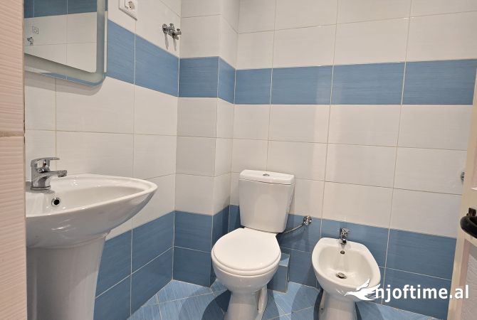 Shtepi ne shitje Apartament ne Tirane, 2+1, Mobilimi Bosh, pa mobiluar, Pagesa 108,000  Euro.