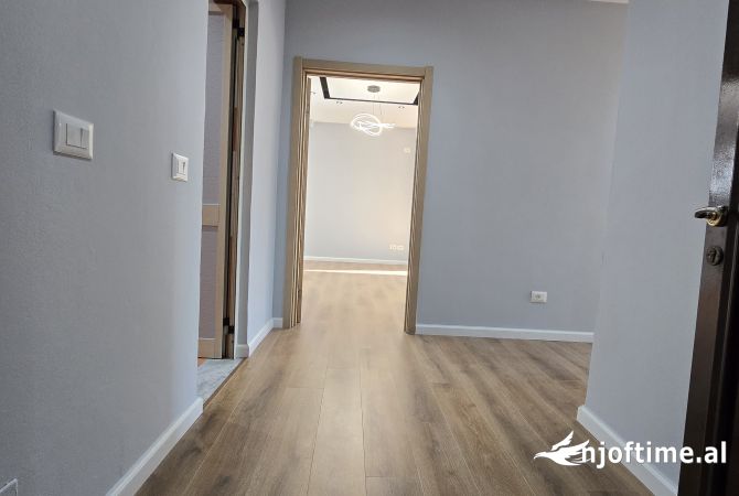 Shtepi ne shitje Apartament ne Tirane, 2+1, Mobilimi Bosh, pa mobiluar, Pagesa 108,000  Euro.