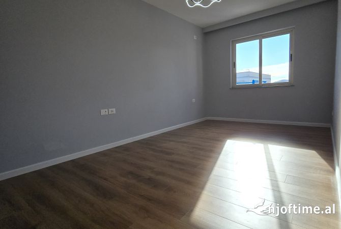 Shtepi ne shitje Apartament ne Tirane, 2+1, Mobilimi Bosh, pa mobiluar, Pagesa 108,000  Euro.