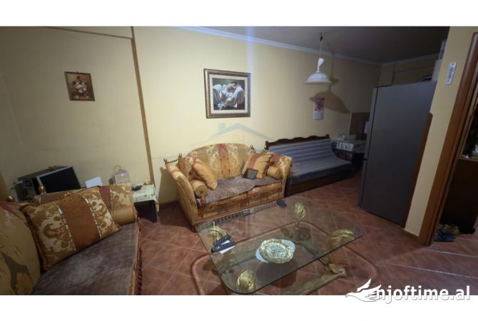 Shtepi ne shitje Apartament ne Tirane, 1+1, Mobilimi E mobiluar, Pagesa 140,000  Euro.