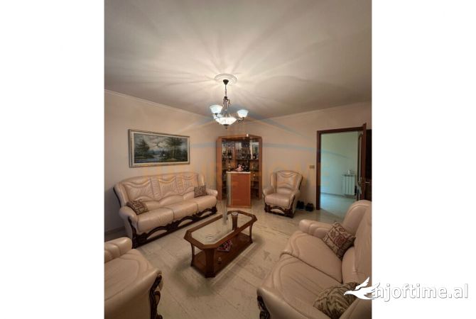 Shtepi me qera Apartament ne Tirane, 3+1, Mobilimi E mobiluar, Pagesa 1,000  Euro.