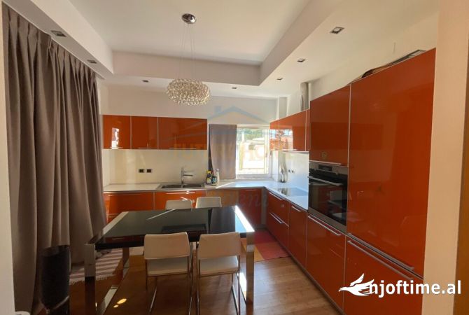 Shtepi me qera Apartament ne Tirane, 3+1, Mobilimi E mobiluar, Pagesa 1,500  Euro.