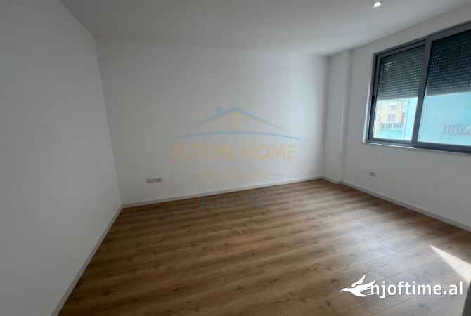 Shtepi ne shitje Apartament ne Tirane, 2+1, Mobilimi Bosh, pa mobiluar, Pagesa 170,000  Euro.