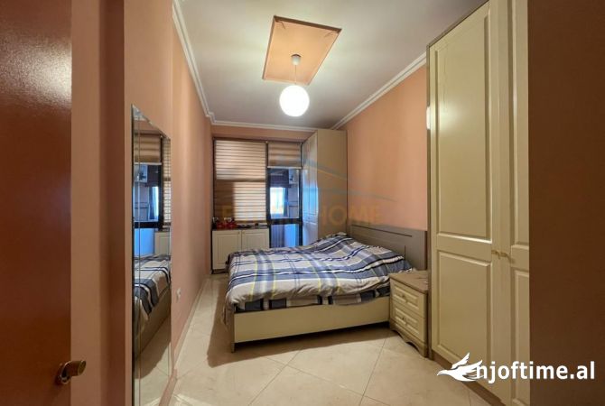 Shtepi ne shitje Apartament ne Tirane, 3+1, Mobilimi E mobiluar, Pagesa 240,000  Euro.