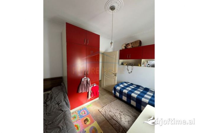 Shtepi ne shitje Apartament ne Tirane, 2+1, Mobilimi E mobiluar, Pagesa 128,000  Euro.