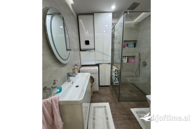 Shtepi ne shitje Apartament ne Tirane, 2+1, Mobilimi E mobiluar, Pagesa 225,000  Euro.