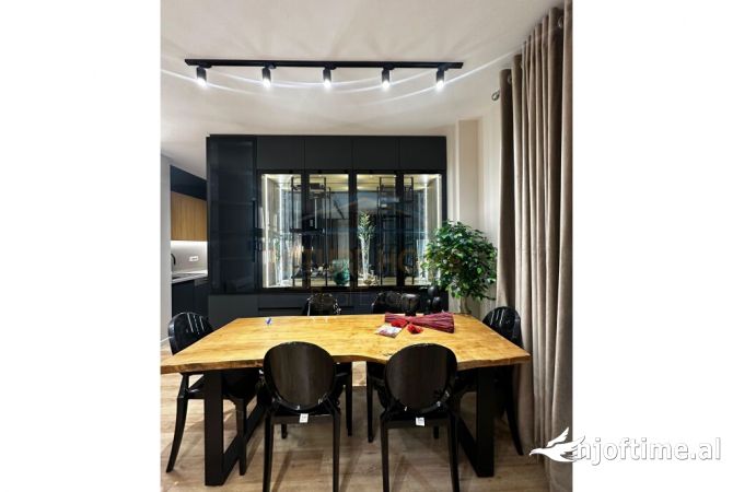 Shtepi me qera Apartament ne Tirane, 2+1, Mobilimi E mobiluar, Pagesa 100,000  Leke.