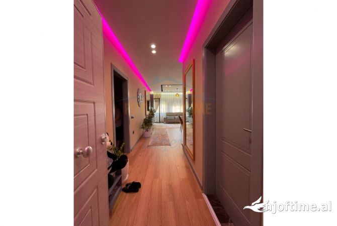 Shtepi ne shitje Apartament ne Tirane, 1+1, Mobilimi E mobiluar, Pagesa 160,000  Euro.