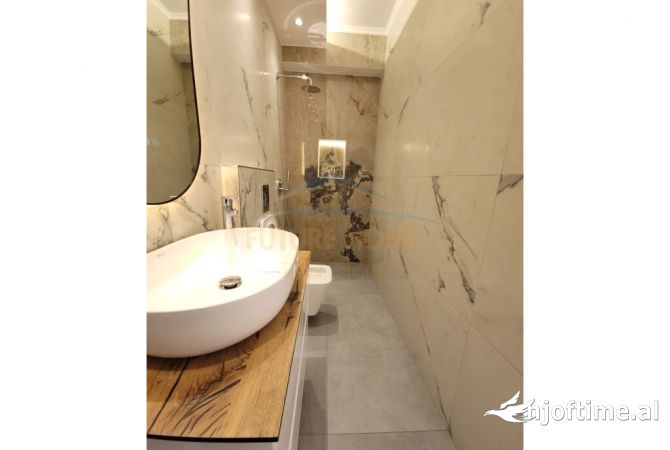 Shtepi ne shitje Apartament ne Tirane, 2+1, Mobilimi Bosh, pa mobiluar, Pagesa 210,000  Euro.