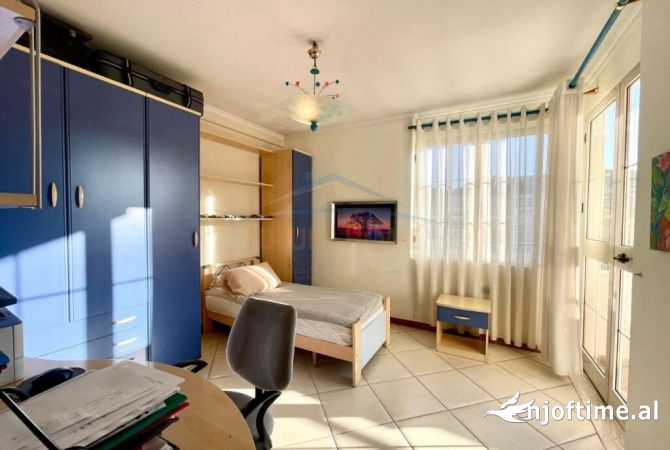 Shtepi ne shitje Apartament ne Tirane, 3+1, Mobilimi E mobiluar, Pagesa 330,000  Euro.