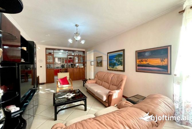 Shtepi ne shitje Apartament ne Tirane, 3+1, Mobilimi E mobiluar, Pagesa 330,000  Euro.