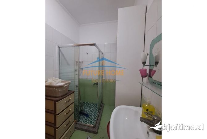 Shtepi me qera Apartament ne Tirane, 3+1, Mobilimi E mobiluar, Pagesa 450  Euro.