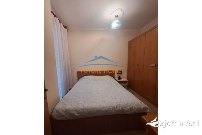 Shtepi me qera Apartament ne Tirane, 3+1, Mobilimi E mobiluar, Pagesa 450  Euro.