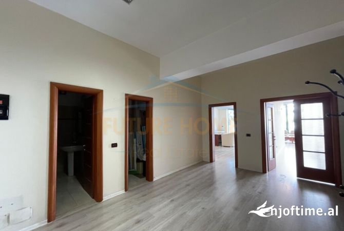 Ambiente Commerciale in Vendita 3+1 a Durazzo - 390,000 Euro