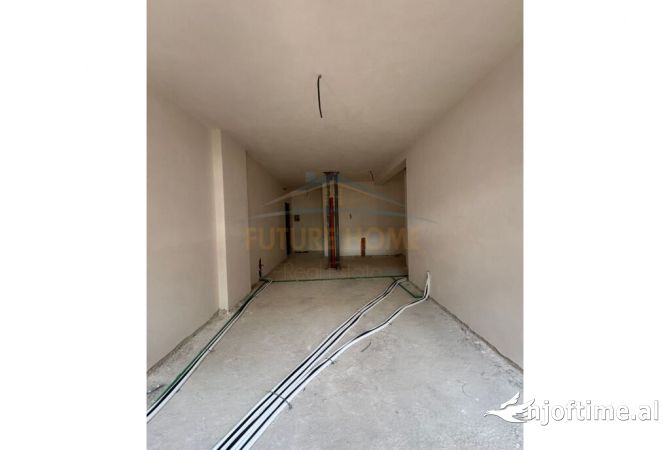 Shtepi ne shitje Apartament ne Tirane, 3+1, Mobilimi Bosh, pa mobiluar, Pagesa 286,900  Euro.