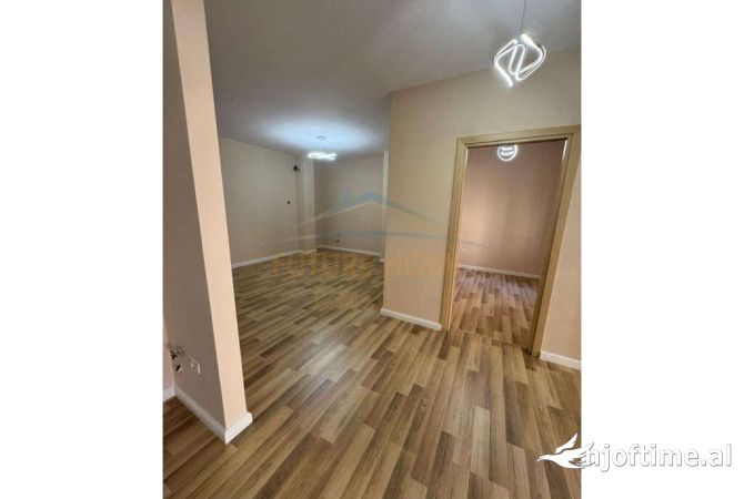 Shtepi ne shitje Apartament ne Tirane, 2+1, Mobilimi Bosh, pa mobiluar, Pagesa 115,000  Euro.