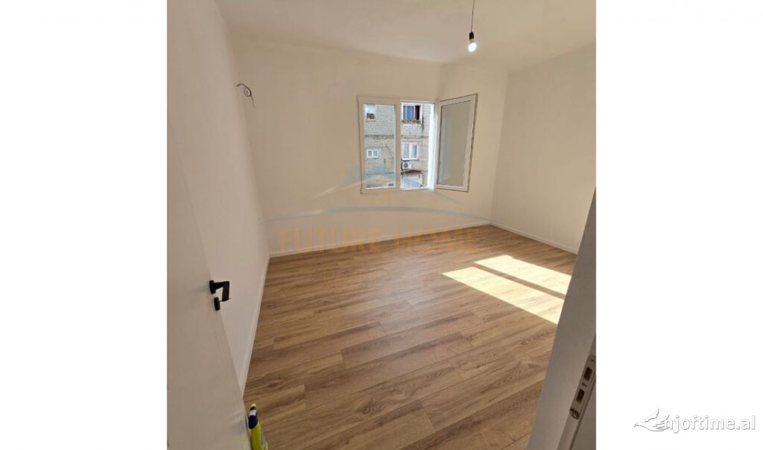 Shtepi ne shitje Apartament ne Tirane, 2+1, Mobilimi Bosh, pa mobiluar, Pagesa 129,000  Euro.