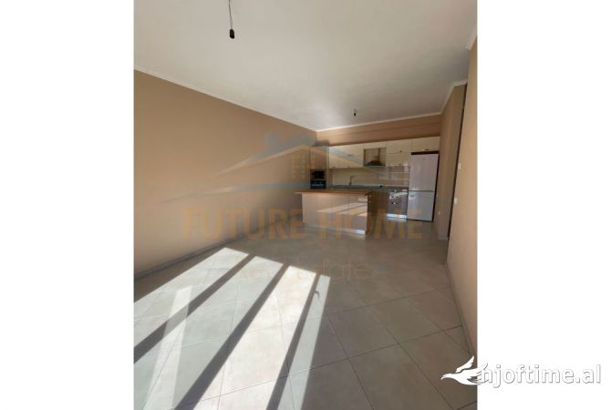 Shtepi ne shitje Apartament ne Tirane, 2+1, Mobilimi Bosh, pa mobiluar, Pagesa 168,300  Euro.