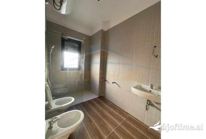 Shtepi ne shitje Apartament ne Tirane, 2+1, Mobilimi Bosh, pa mobiluar, Pagesa 168,300  Euro.