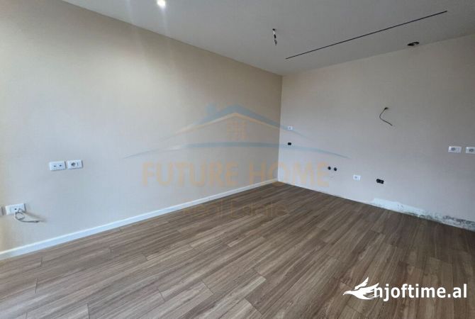 Shtepi ne shitje Apartament ne Tirane, 2+1, Mobilimi Pjeserisht e mobiluar, Pagesa 165,000  Euro.