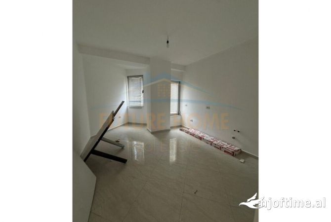 Ambient biznesi me qera 3+1 ne Tirane - 2,000 Euro