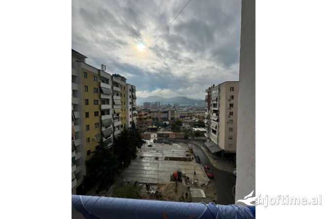 Shtepi ne shitje Apartament ne Tirane, 2+1, Mobilimi E mobiluar, Pagesa 125,000  Euro.