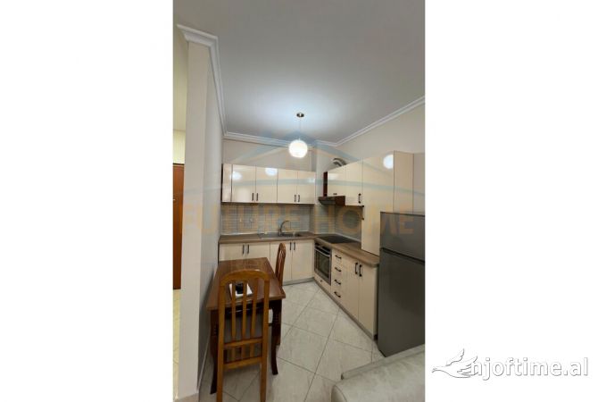 Shtepi me qera Apartament ne Tirane, 1+1, Mobilimi E mobiluar, Pagesa 550  Euro.